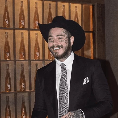 Ο Post Malone δωρίζει 10.000 Crocs με την υπογραφή του σε ιατρικό και νοσηλευτικό προσωπικό στις ΗΠΑ