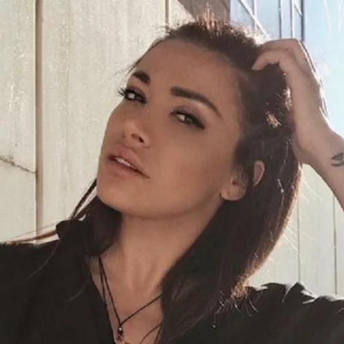 Η Όλγα Φαρμάκη επέστρεψε στη δουλειά με τη φουσκωμένη της κοιλίτσα