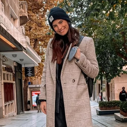 Casual chic | Η Χριστίνα Μπόμπα σου δείχνει πως να είσαι κομψή ακόμα κι όταν στέλνεις 6 για περπάτημα