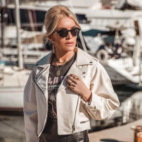 H Κατερίνα Καινούργιου μας ξάφνιασε ευχάριστα με τα παπούτσια της