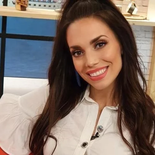 5 stylish λευκά παλτό όπως αυτό που φόρεσε η Κρυσταλλία Ρήγα στην έξοδο της από το μαιευτήριο