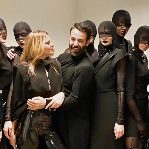 Madwalk 2020 | Η Υβόννη Μπόσνιακ επιστρέφει στην πασαρέλα μετά από 10 χρόνια με τη συλλογή του Γιάννη Λάσκου