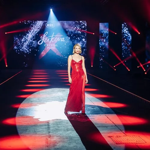 Το MADWALK επέστρεψε | Η iconic έναρξη με τη Βίκυ Καγιά