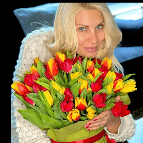 Ελένη Μενεγάκη | Το δώρο που της έφτιαξε τη διάθεση και η φωτογραφία χωρίς μακιγιάζ