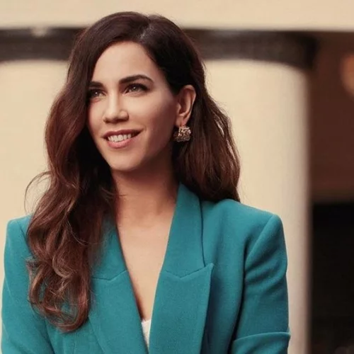 Κατερίνα Στικούδη | Φόρεσε το κοστούμι που θα σε κάνει να ανυπομονείς για την επιστροφή στο γραφείο