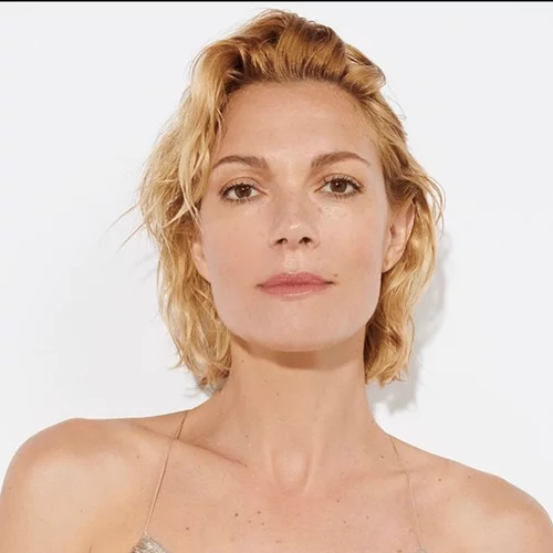 Η Βίκυ Καγιά κουρεύτηκε και μας δείχνει το νέο της look