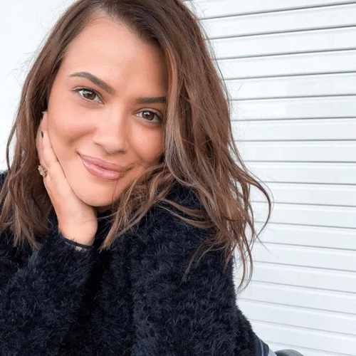 Η Λάουρα Νάργες άλλαξε ξανά τα μαλλιά της