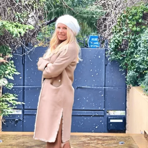 Ελένη Μενεγάκη | Ποζάρει στα χιόνια με το πιο cozy outfit