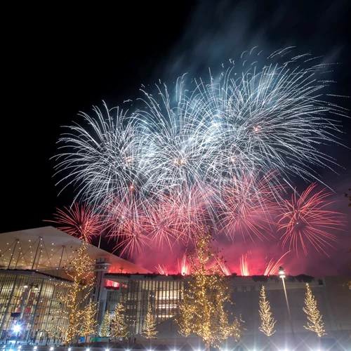 Κέντρο Πολιτισμού Ίδρυμα Σταύρος Νιάρχος | Υποδέχτηκε το 2021 με μουσική και πυροτεχνήματα