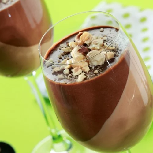 Μους πραλίνα με κρέμα σοκολάτα και καβουρδισμένα φουντούκια από τον Γιάννη Λουκάκο