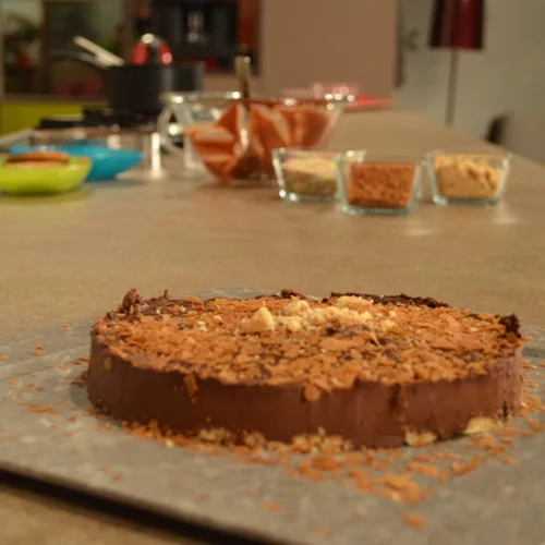 Τούρτα σοκολάτας με μόνο 4 υλικά | Το πιο εντυπωσιακό και εύκολο επιδόρπιο