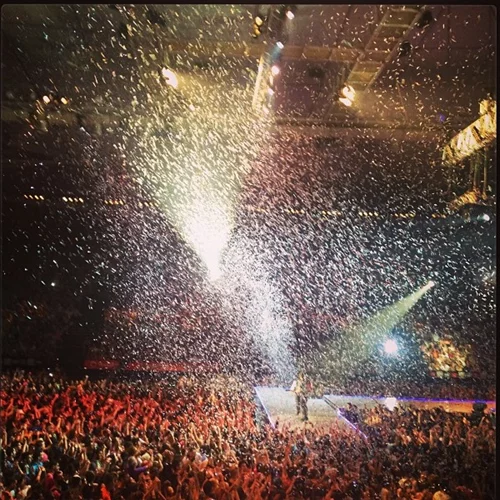 Prints For Music - Φωτογράφοι δωρίζουν πορτρέτα για να ενισχύουν όσους εργάζονται στην υποστήριξη συναυλιών