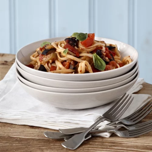 Συνταγή για λιγκουίνι με λαχανικά και βασιλικό από τον Βασίλη Καλλίδη