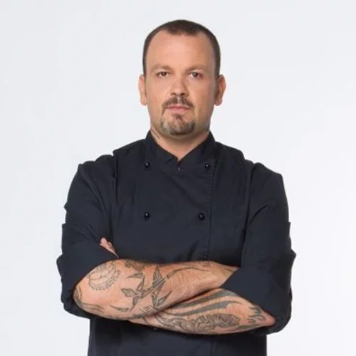 H FREZYDERM συνεργάζεται με τον Δημήτρη Σκαρμούτσο γιατί η απόλαυση ξεκινάει από την καλή στοματική υγεία