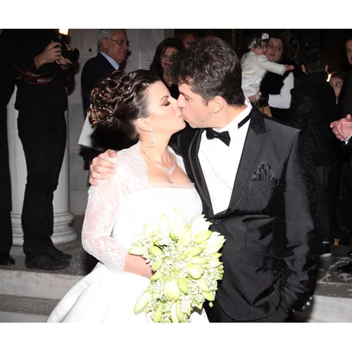 Η Αντελίνα Βαρθακούρη μας συστήνει την κόρη της Λιόνα | Είναι ολόιδιες