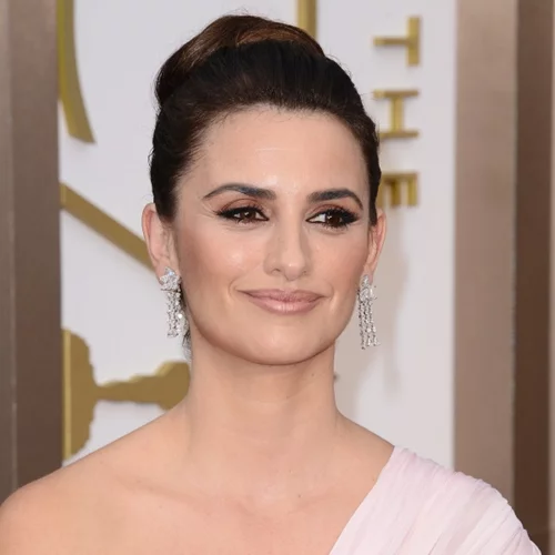 Η Penelope Cruz μας αποδεικνύει γιατί θα είναι για πάντα μία από τις αγαπημένες μας beauty μούσες