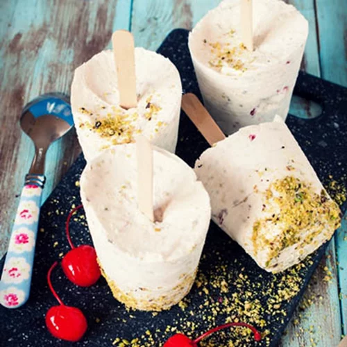 Εύκολο σπιτικό παγωτό σε ξυλάκι με ζαχαρούχο γάλα