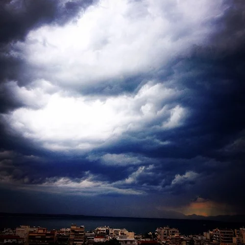 Βελτιώνεται ο καιρός σήμερα | Εως 25 βαθμούς η θερμοκρασία - Πού θα σημειωθούν τοπικές βροχές