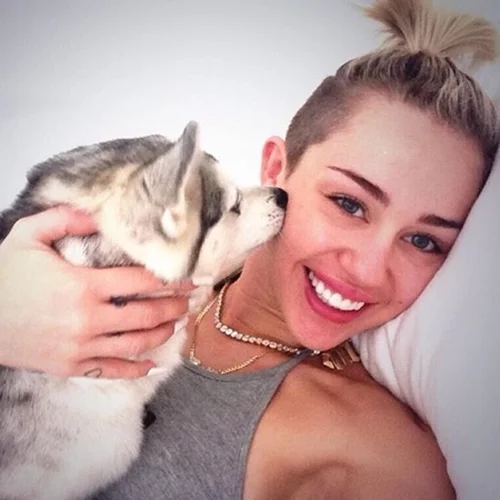 H Miley Cyrus μόλις έκανε την πιο συγκλονιστική και αναπάντεχη δήλωσή της ever
