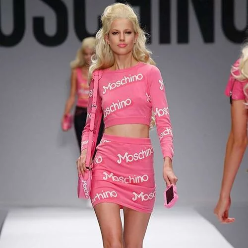 Moschino: Ντύνει τη Barbie και τον Ken αυτά τα Χριστούγεννα!