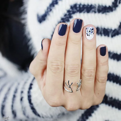 10 tips για να διαλέξεις το ιδανικό χρώμα στα νύχια