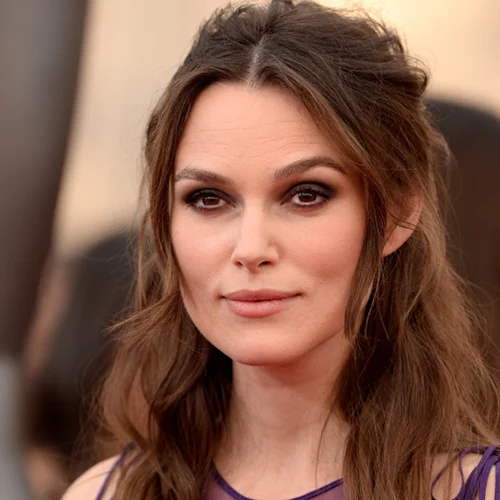 Ούτε εμείς το πιστεύαμε μέχρι που το είδαμε: Με αυτό το μικρό gadget θα έχεις το τέλειο μακιγιάζ σε 1 λεπτό!