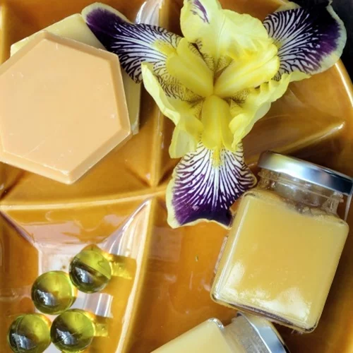 Κεραλοιφή | Τι ιδιότητες έχει, πώς να την χρησιμοποιήσεις και πώς θα φτιάξεις μόνη σου την παλιά συνταγή που έγινε τάση