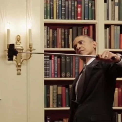 Barack Obama: Δίνει συμβουλές για την καλύτερη selfie!