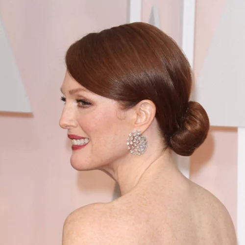 H Julianne Moore σου δείχνει ακριβώς τον τρόπο να φορέσεις το κόκκινο κραγιόν αν είσαι κοκκινομάλλα!