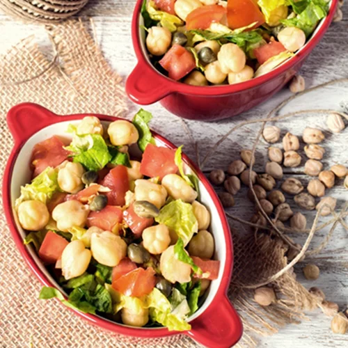 Νηστίσιμη σαλάτα με ρεβύθια