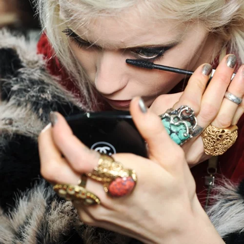 Όλα τα προβλήματα που σου δημιουργεί η μάσκαρα και πώς να τα αντιμετωπίσεις