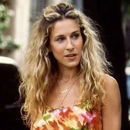 10 high street fashion αγορές που θα έκανε σήμερα η Carrie Bradshaw