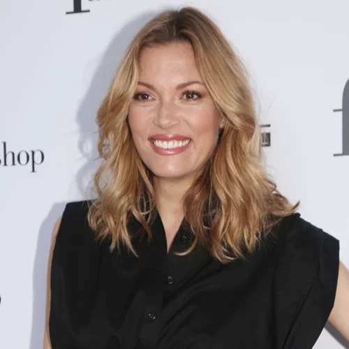 Η Βίκυ Καγιά έγινε καστανή!