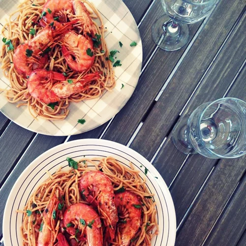 Εύκολη συνταγή για γαριδομακαρονάδα, γρήγορη και νηστίσιμη