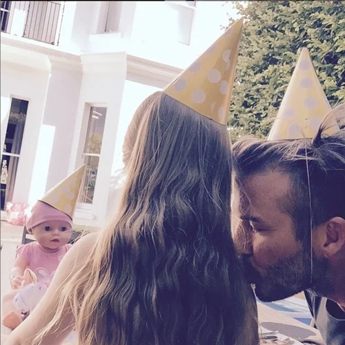 Harper Beckham: Έγινε 5 ετών! Πώς της ευχήθηκαν οι γονείς της