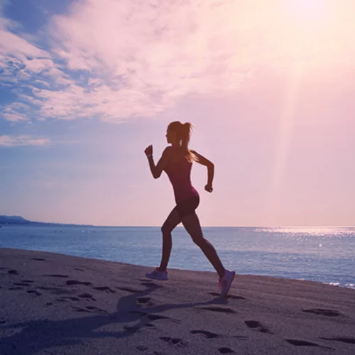 Kαλοκαιρινή πρό(σ)κληση: Tρέξιμο στην αγαπημένη σου παραλία!