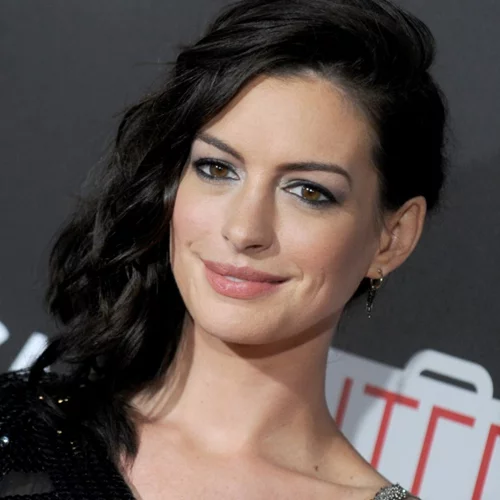 Anne Hathaway | Αγνώριστη με το makeup look που αποκάλυψε στο Instagram