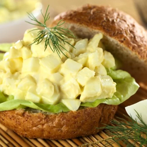 Η υπέροχη συνταγή για αυγοσαλάτα με μαγιονέζα και γιαούρτι