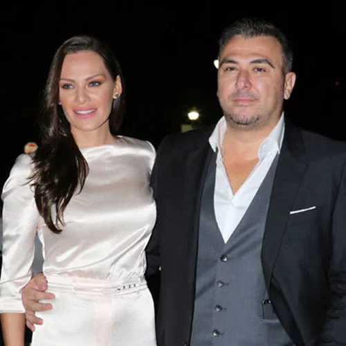 Αντώνης Ρέμος - Υβόννη Μπόσνιακ | Τρυφερές στιγμές στη Μύκονο