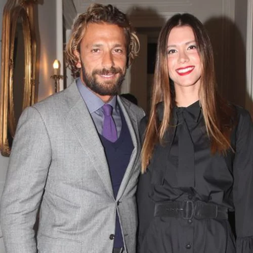 Νίκη Θωμοπούλου | Ποζάρει πάνω από την κούνια της κόρης της 12 μέρες μετά τη γέννα