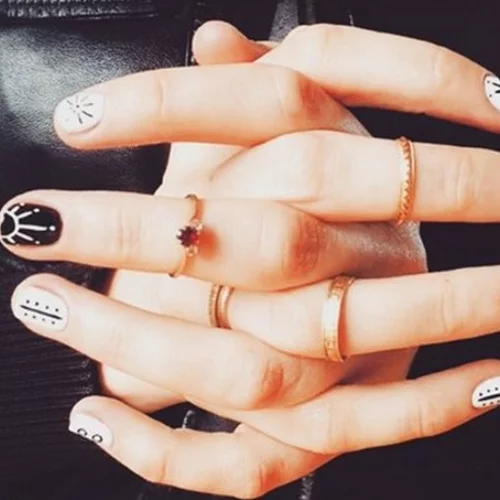 Tattoo inspired manicure: Η νέα τάση στα νύχια και πώς να την υιοθετήσεις 