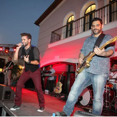 Το εκπτωτικό χωριό McArthurGlen σε καλεί σε μια δωρεάν συναυλία με τους ONIRAMA