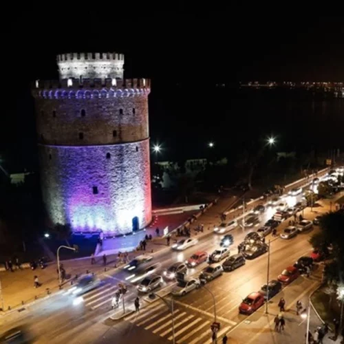 Η Ελλάδα στα χρώματα της γαλλικής σημαίας