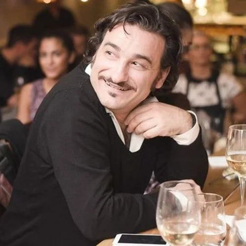 Βασίλης Χαραλαμπόπουλος | Χαρούμενος υποδέχτηκε το νέο μέλος της οικογένειάς του