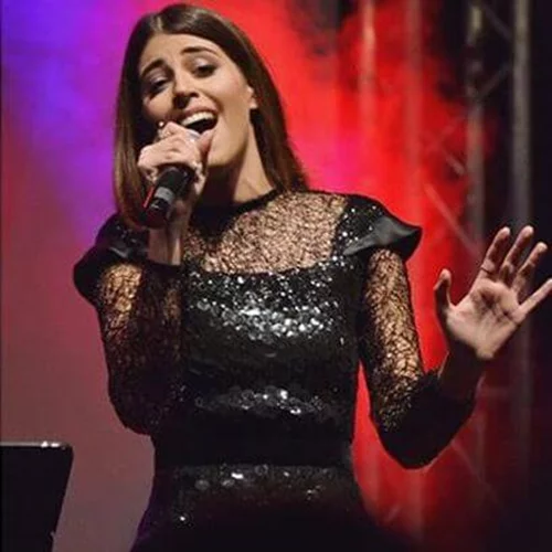 Demy: Τι φόρεσε στη χριστουγεννιάτικη εκδήλωση του Golden Hall