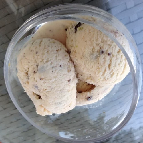 Συνταγή για παγωτό βανίλια - σοκολάτα με 4 υλικά και χωρίς παγωτομηχανή