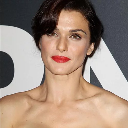Rachel Weisz | "Στο μέλλον ελπίζω να μην ερωτόμαστε πώς είναι να μοιραζόμαστε την οθόνη με άλλες γυναίκες"