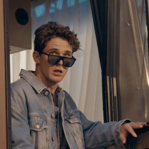 For Successful Living | Η νέα καμπάνια της DIESEL απογειώνει το denim