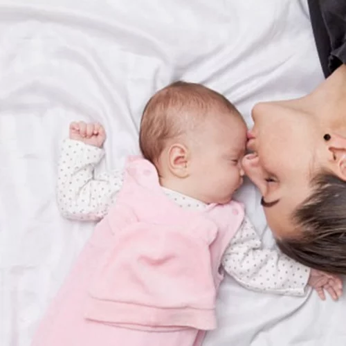 Γεννήθηκε το πρώτο μωρό με DNA 3 ανθρώπων στο Ηνωμένο Βασίλειο