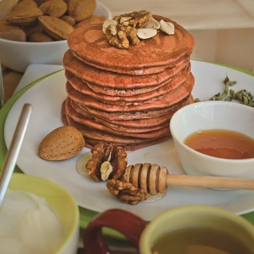 Τηγανίτες ολικής άλεσης με παντζάρι – το τέλειο πρωινό!